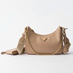 PRADA
Saffiano Lux Re-Edition 2005
Shoulder Bag Cammeo